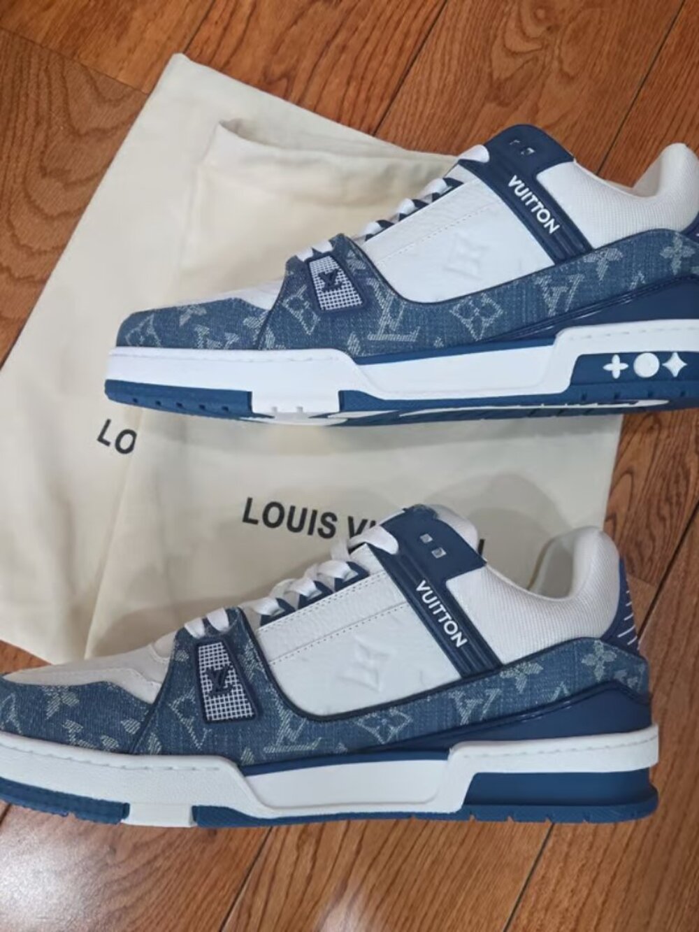 Louis Vuitton White and Blue Monogram Denim Low-Top Sneakers - Picture 5 of 6